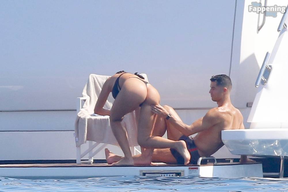 Georgina Rodriguez & Cristiano Ronaldo Enjoy Luxurious Yacht Day in the South of France (104 Photos) - #22