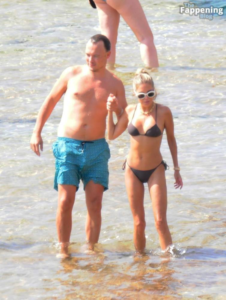 Sylvie Meis Looks Sensational with Her Beau on the Beach in Mallorca (51 Photos) - #24