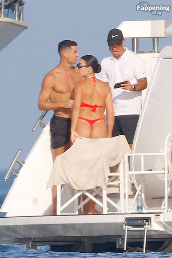 Georgina Rodriguez & Cristiano Ronaldo Enjoy Luxurious Yacht Day in the South of France (125 Photos) - #22