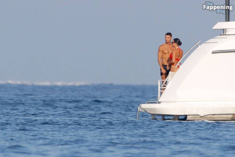 Georgina Rodriguez & Cristiano Ronaldo Enjoy Luxurious Yacht Day in the South of France (125 Photos) - #20