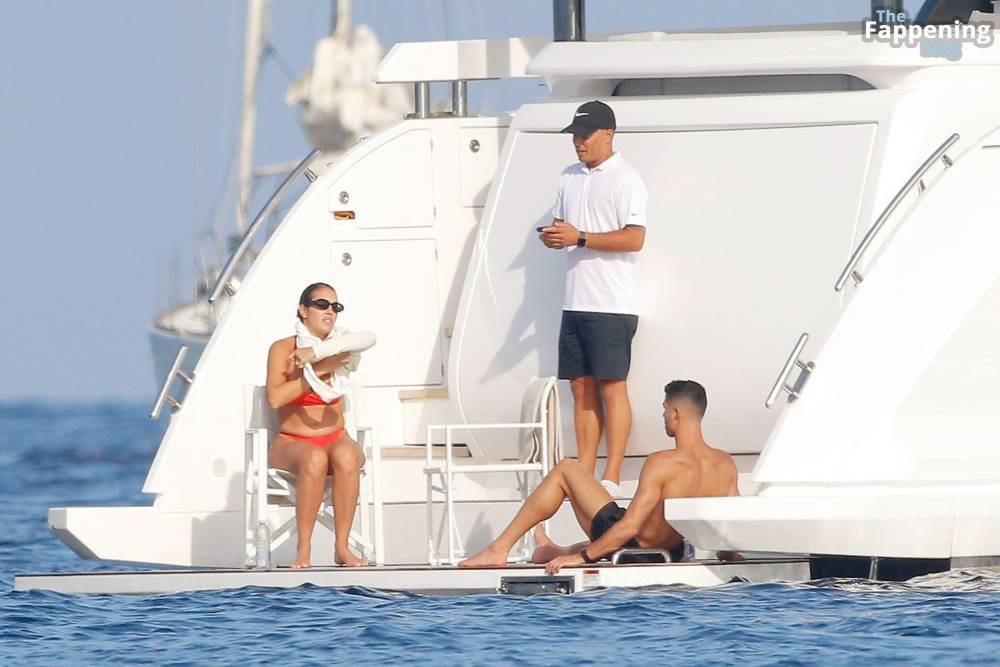 Georgina Rodriguez & Cristiano Ronaldo Enjoy Luxurious Yacht Day in the South of France (125 Photos) - #4