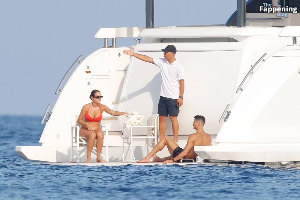 Georgina Rodriguez & Cristiano Ronaldo Enjoy Luxurious Yacht Day in the South of France (125 Photos) - #6