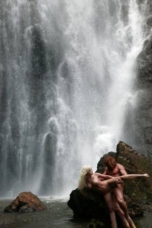 Stunning milf Jesse Jane fucks outdoor in the waterfall on cam - #main