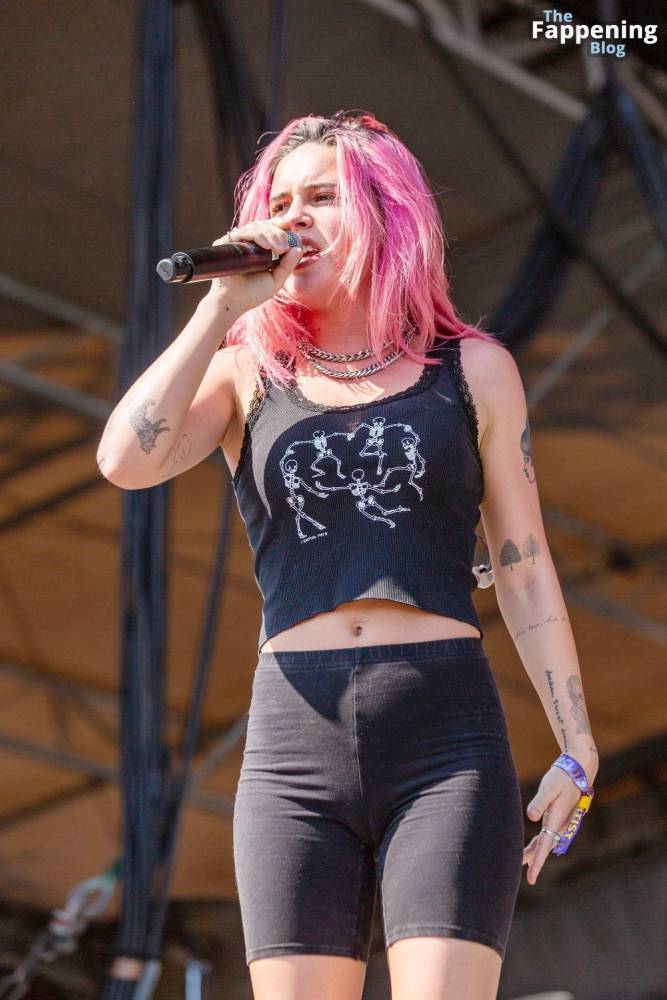 Bea Miller Shows Off Her Cameltoe on Stage (17 Photos) - #main