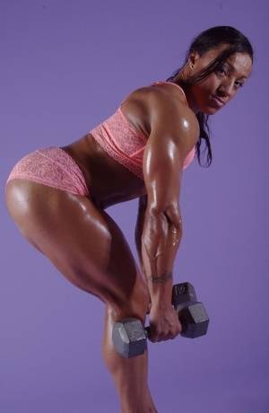 Black bodybuilder Karen Garrett displays her muscled physique on amateurlikes.com