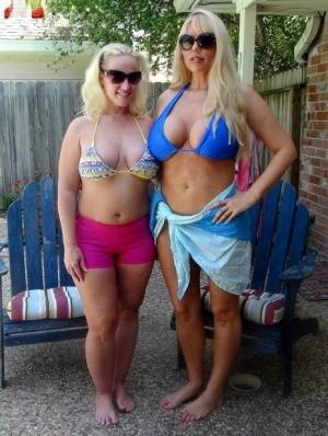 Blonde chicks Karen Fisher and Dee Siren loose their big tits from bikini tops on amateurlikes.com