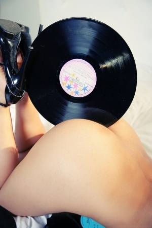 Glamour teen Ruth Medina gets naked and kink with her old record collection on amateurlikes.com