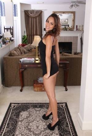 Astonishing brunette Veronica Webb shows off her stunning shape on amateurlikes.com