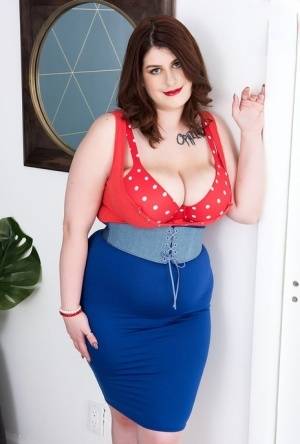 Overweight solo girl Veronica Bow plays with her giant tits while undressing on amateurlikes.com