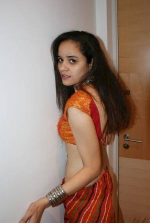 Indian princess Jasime takes her traditional clothes and poses nude - India on amateurlikes.com