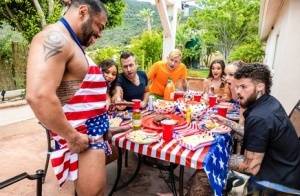 It's the 4th of July and Draven Navarro and his wife Rose Lynn are having a on amateurlikes.com