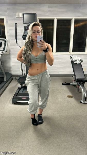 Liv Morgan Nude on amateurlikes.com