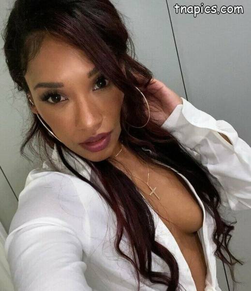 Candice Patton Nude on amateurlikes.com