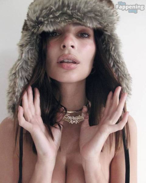 Emily Ratajkowski Topless (3 Hot Photos) on amateurlikes.com