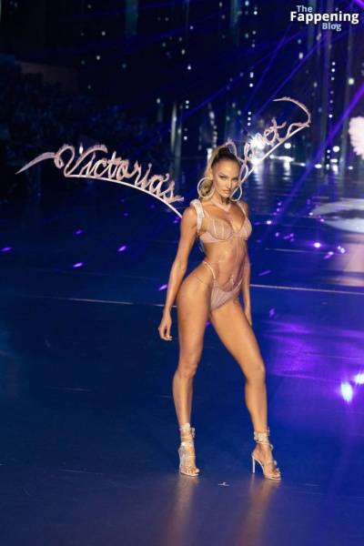 Candice Swanepoel Displays Her Sexy Body at the 2024 Victoria’s Secret Show (74 Photos) on amateurlikes.com