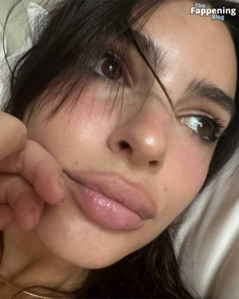 Emily Ratajkowski Sexy & Topless (8 New Photos) on amateurlikes.com