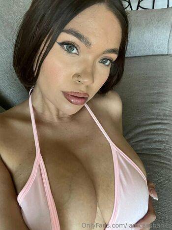 Cassidy Banks / cassbabyyy / iamcassbanks Nude on amateurlikes.com