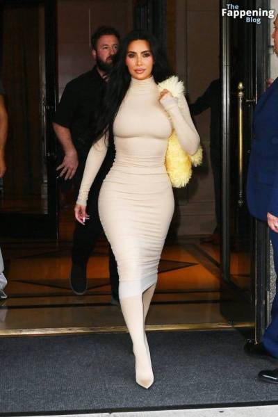 Kim Kardashian Displays Her Sexy Figure in New York City (14 Photos) on amateurlikes.com