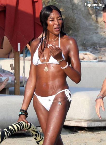 Naomi Campbell Shows Off Her Sexy Figure During Her Holiday with DJ Rampa on the Beaches of Mykonos (123 Photos) - Britain - Germany on amateurlikes.com