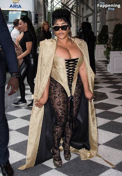 Lil’ Kim Flashes Her Areola as She Attends the Christian Siriano Fashion Show (32 Photos) - Usa - New York on amateurlikes.com