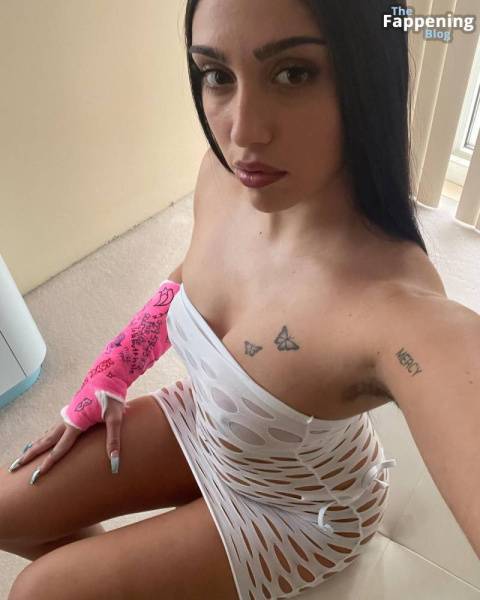 Lourdes Leon See Through & Sexy (5 Photos) on amateurlikes.com