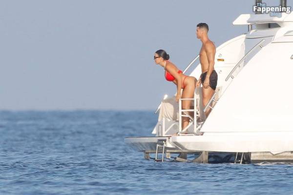 Georgina Rodriguez & Cristiano Ronaldo Enjoy Luxurious Yacht Day in the South of France (125 Photos) - France on amateurlikes.com